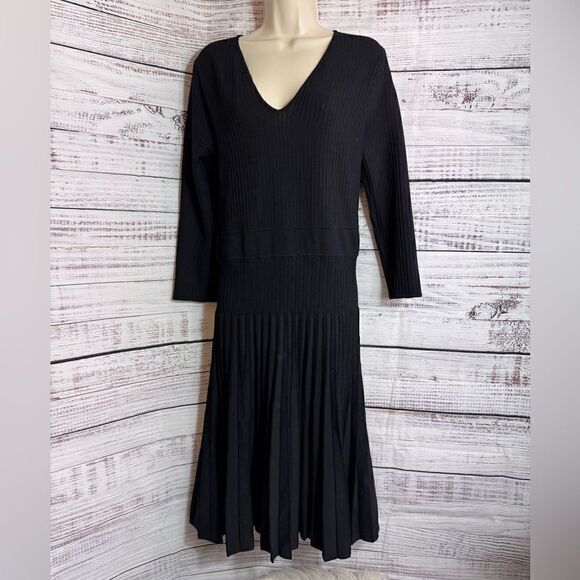 The Fold London Dresses & Skirts - The Fold London Dress Womens Sz L V Neck Knit bandage Sculpt Black Fit & Flare
